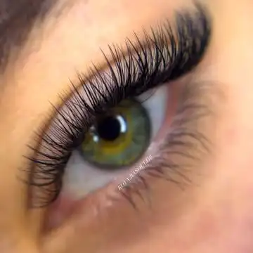 خدمات مژه - راضیه الهامیان  اکستنشن مژه - لیفت و لمینت مژه